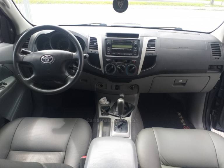 TOYOTA - HILUX - 2008/2008 - Cinza - R$ 109.900,00