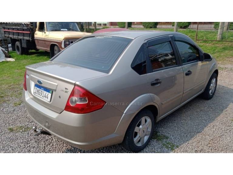 FORD - FIESTA - 2005/2005 - Bege - R$ 24.900,00