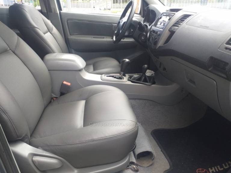 TOYOTA - HILUX - 2008/2008 - Cinza - R$ 109.900,00