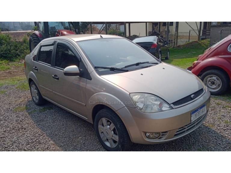 FORD - FIESTA - 2005/2005 - Bege - R$ 24.900,00