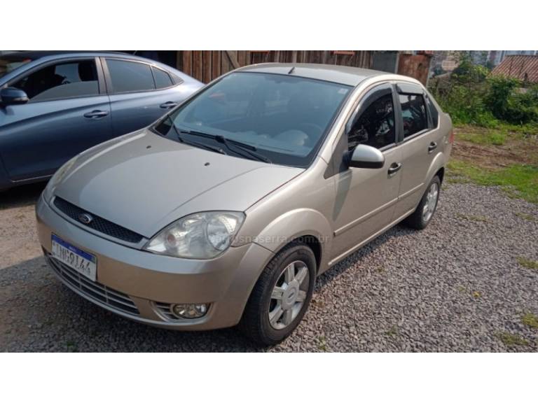 FORD - FIESTA - 2005/2005 - Bege - R$ 24.900,00